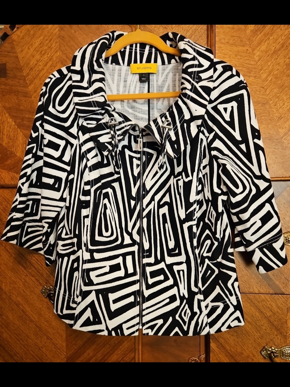 St. John Black & White Geometric Zip Size 10 Jacket